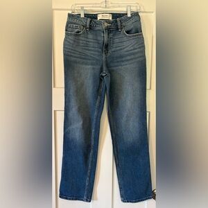 Hollister high rise  Straight-Leg Jeans in Medium Blue Wash size 27/4